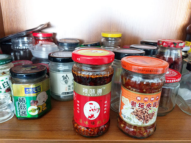牛肉醬灌裝機(jī)專業(yè)生產(chǎn)廠家設(shè)備車間展示